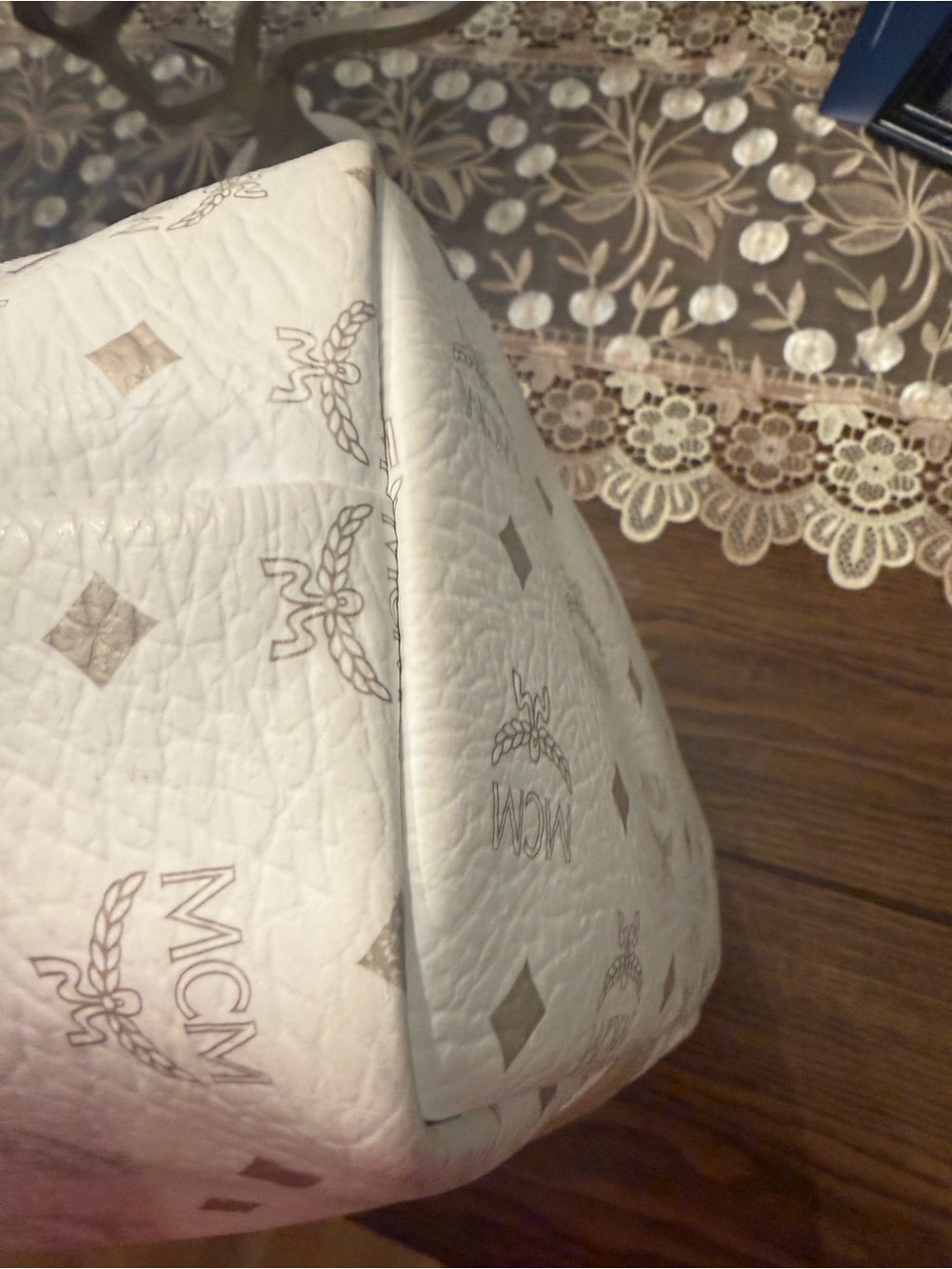 MCM White Princess Lion Tote - Picture 4 of 12